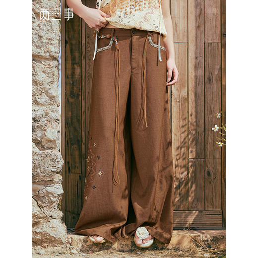 两三事 浪游波嬉 2025夏季新款文艺风印花织带拼接阔腿休闲裤女 商品图0