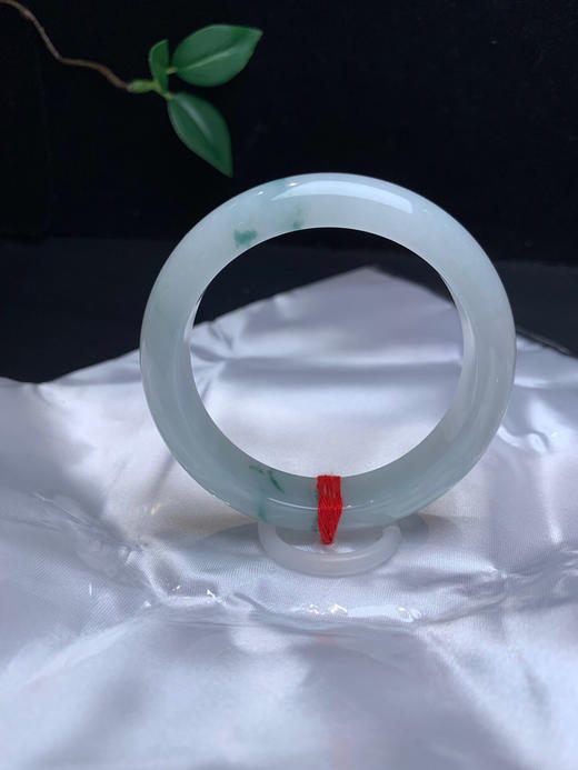 612804，53.5飘花手镯，糯化底，飘清新蓝花，花色清新 不暗不深，秀气 商品图3