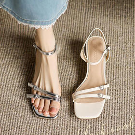 方头仙女风一字带凉鞋不累脚夏季银色百搭中跟4.8CM