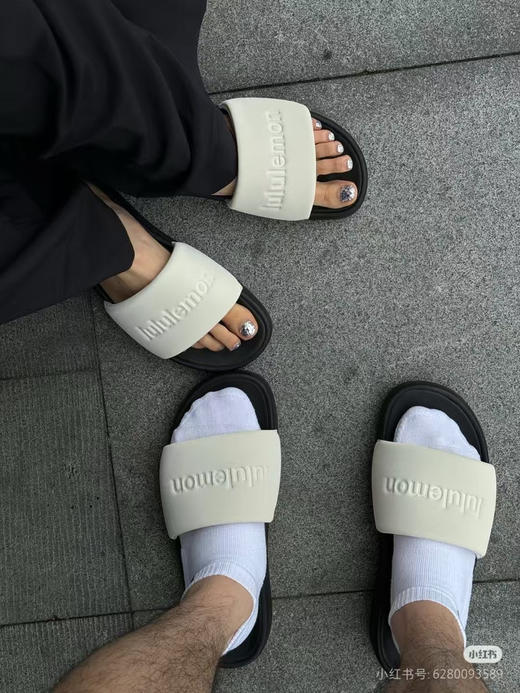 原单正品 Lululemon Restfeel熊猫配色拖鞋太好看！🐼配色很好搭衣服，越看越好看，穿上也很舒服，黑白两色 尺码36.5-43
原价500➕ 商品图11