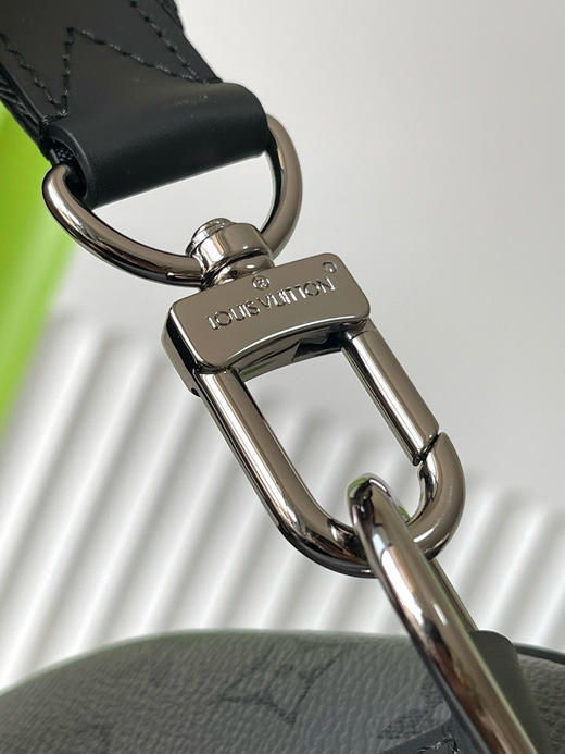 夏季特惠💰850 原单LV M46655 尺寸：35×21×6cm KEEPALL 黑花旅行袋 商品图4