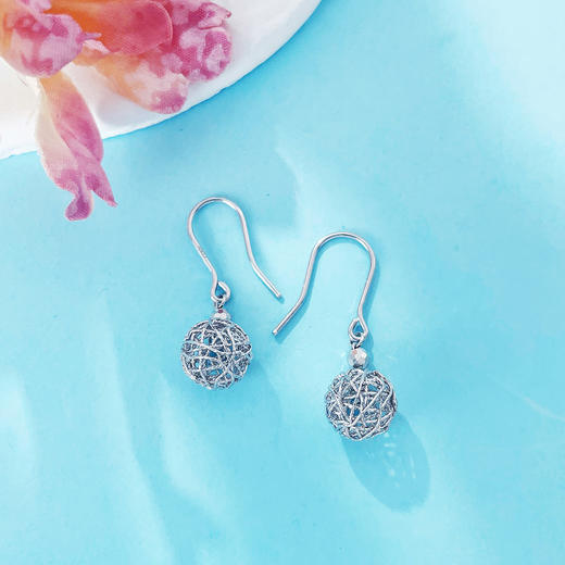 【限时8.8折】【线上铂金馆】PT950 #绕线 【国际铂金协会 精品】铂金镂空花丝玲珑绣球耳饰耳吊耳钩(BES00258)预售产品下单后不退款不退货不换货不补差价) 商品图2