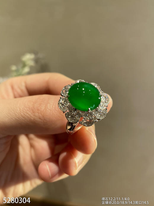 高冰种艳绿蛋面戒指【5280304】具体价格微信咨询 商品图0