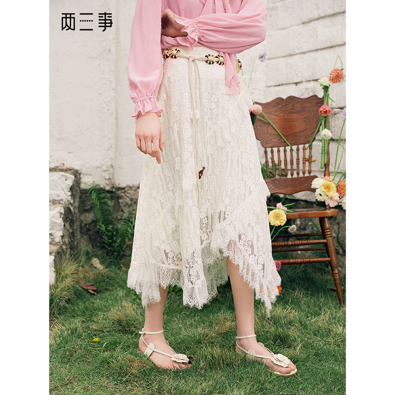 两三事 轻语呢喃 2025夏季新款不规则裙摆系带蕾丝半身裙飘逸长裙