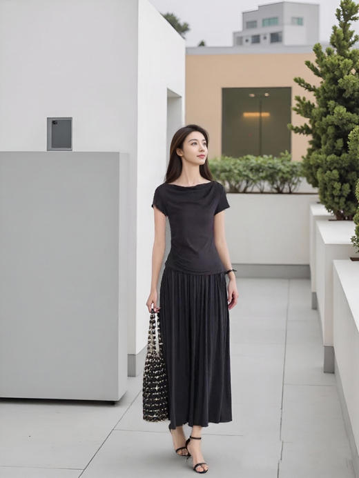 L1臣禾	【0感套装裙】一字领T恤 收腰百褶半身裙	JZ252010115 商品图6