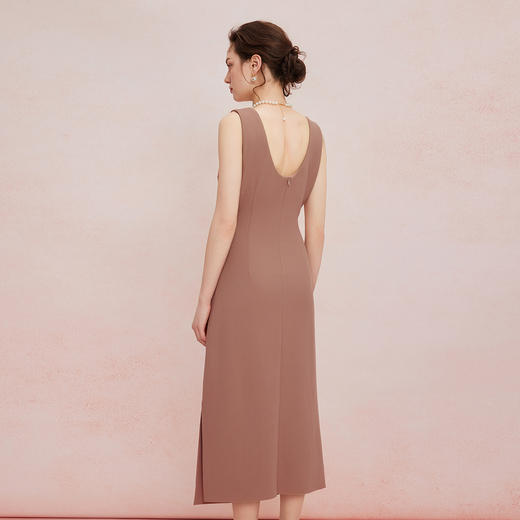 QF845斯尔丽2025新款高弹面料舒适收褶显瘦藏肚子侧边开叉背心式连衣裙 商品图1