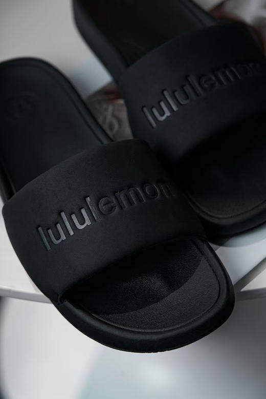 原单正品 Lululemon Restfeel熊猫配色拖鞋太好看！🐼配色很好搭衣服，越看越好看，穿上也很舒服，黑白两色 尺码36.5-43
原价500➕ 商品图6