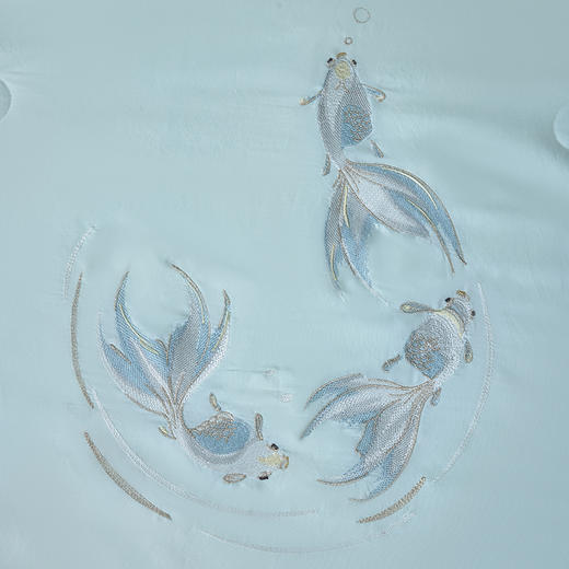 多喜爱  波光鱼跃-超柔大豆蛋白夏薄被芯/空调被【60S天丝绸凉感面料】【刺绣金鱼】【大豆纤维】【出芽设计】柔滑清凉有效抑菌 瞬凉黑科技 轻松水洗 商品图6