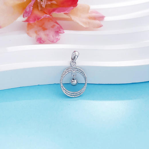 【限时8.8折】【线上铂金馆】PT950 #绕线 #莫比乌斯 【国际铂金协会  精品】铂金镂空爱无止境灵动金珠莫比乌斯环吊坠(BDZ00240)预售产品下单后不退款不退货不换货不补差价) 商品图2