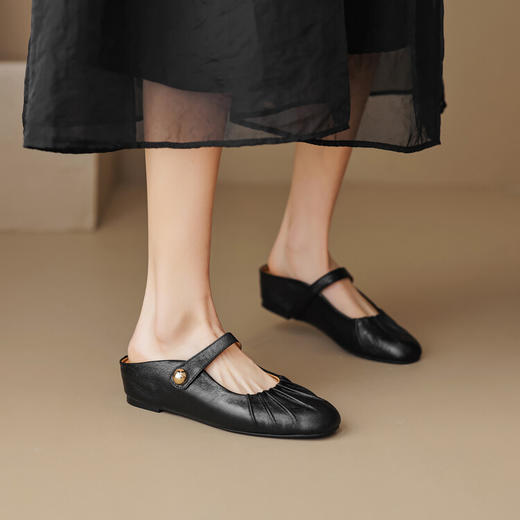 【预售5天】夏软面羊皮平底内增高3.5cm玛丽珍凉鞋女折皱纹法式一字带拖鞋OFSM&6900 商品图4