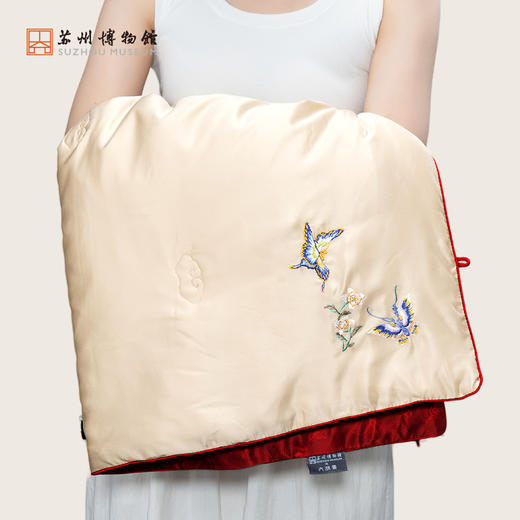 苏州博物馆 冰姿缀玉刺绣蚕丝被 金红色 商品图3
