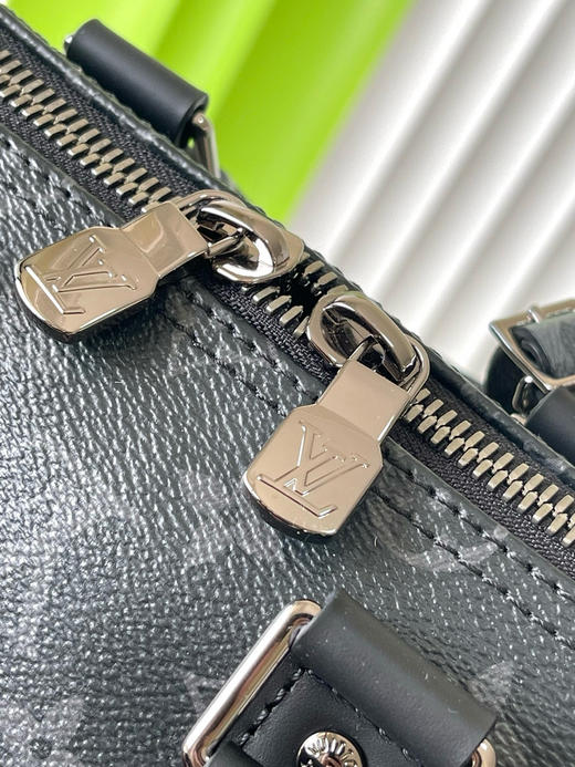 夏季特惠💰850 原单LV M46655 尺寸：35×21×6cm KEEPALL 黑花旅行袋 商品图5