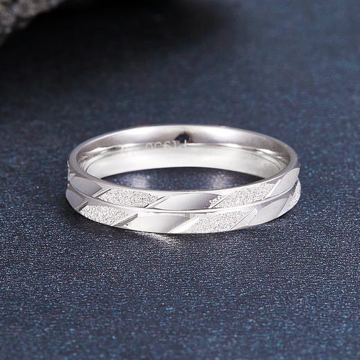 【限时8.8折】【线上铂金馆】PT950 【国际铂金协会】铂金斜纹固口圈戒(BJZ00048)预售产品下单后不退款不退货不换货不补差价) 商品图1