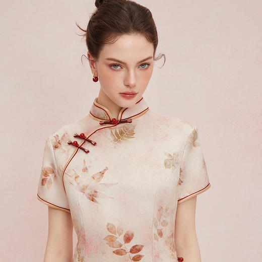 QF822斯尔丽25新款改良式旗袍提花加印花下摆插片A型显瘦浪漫连衣裙 商品图4