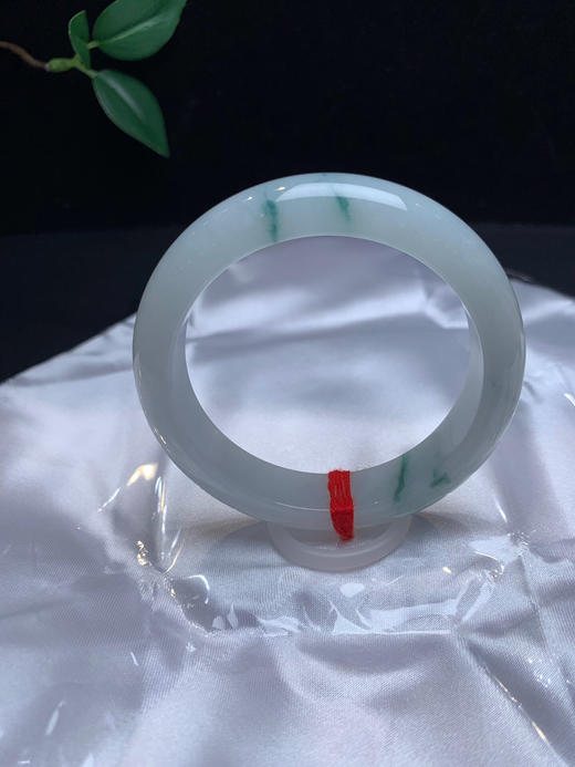 612804，53.5飘花手镯，糯化底，飘清新蓝花，花色清新 不暗不深，秀气 商品图0