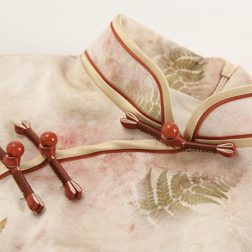 QF822斯尔丽25新款改良式旗袍提花加印花下摆插片A型显瘦浪漫连衣裙 商品图5