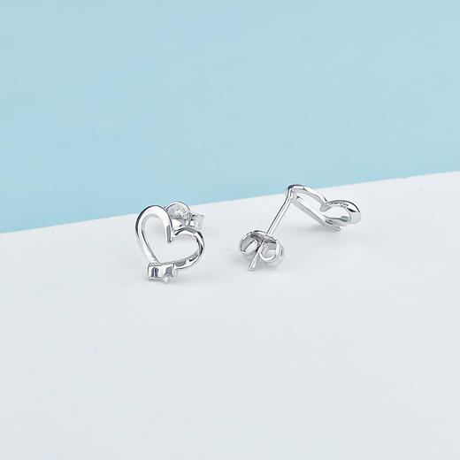 【限时8.8折】【线上铂金馆】PT950 【国际铂金协会】铂金镂空爱心心形耳钉(BES00103)预售产品下单后不退款不退货不换货不补差价) 商品图1