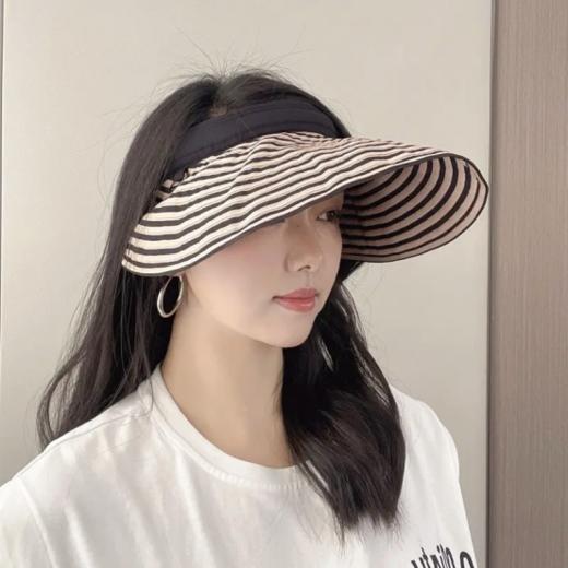 👛宝子们！挖到一款超绝的遮阳神器🌿—— 💥经典条纹可折叠发箍遮阳空顶帽！ 🌷最近每天出门都靠它续命，👊防晒又时髦，真的一整个爱住！ 商品图1