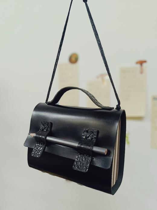 【订单现做 预售】原创手工牛皮背包笔记本 （五色可选：银色/黑色/棕色/绿色/灰色）文创 送礼 礼物  广西师范大学出版社 商品图12