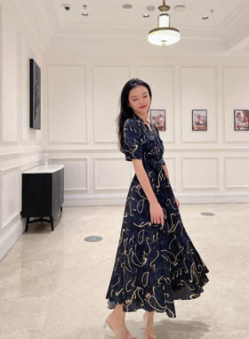 SZ2S66_漆黑色_连衣裙_夏季_V领短袖系带收腰大摆长款_高级女装_BERNIEELEN 伯妮斯茵