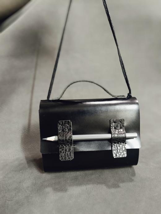 【订单现做 预售】原创手工牛皮背包笔记本 （五色可选：银色/黑色/棕色/绿色/灰色）文创 送礼 礼物  广西师范大学出版社 商品图10