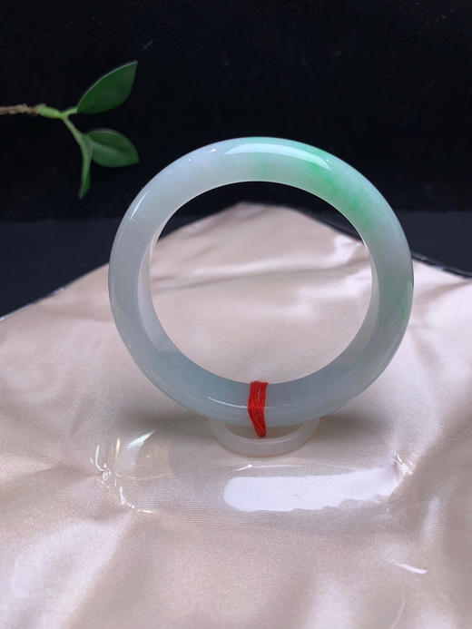 612819，54飘阳绿手镯，一截飘阳绿色，干净清爽 商品图4