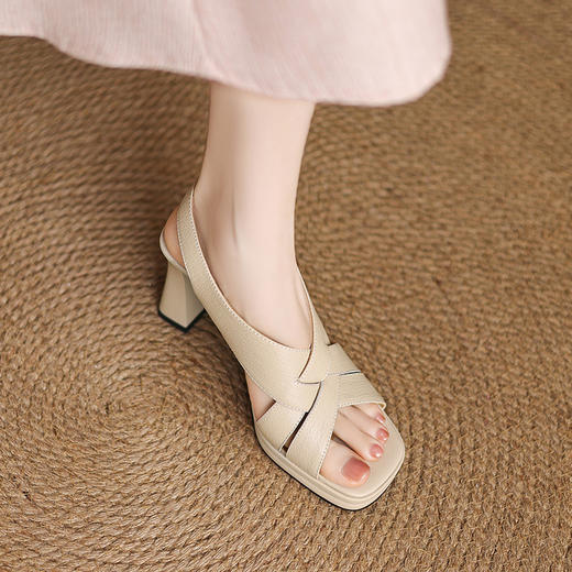 【预售5天】真皮防水台高跟露趾凉鞋女夏季新款粗跟厚底方头一字扣带罗马凉鞋DPJ&3013 商品图3