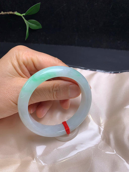 612819，54飘阳绿手镯，一截飘阳绿色，干净清爽 商品图5