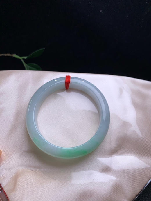 612819，54飘阳绿手镯，一截飘阳绿色，干净清爽 商品图3