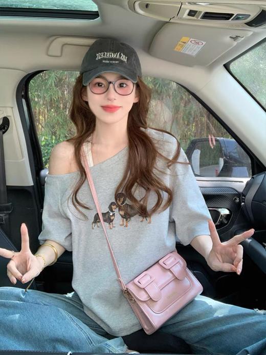 <曾小咸推荐>  珍珠项链腊肠狗斜肩T 日常价99/件 活动价69.99/件！！ 商品图3