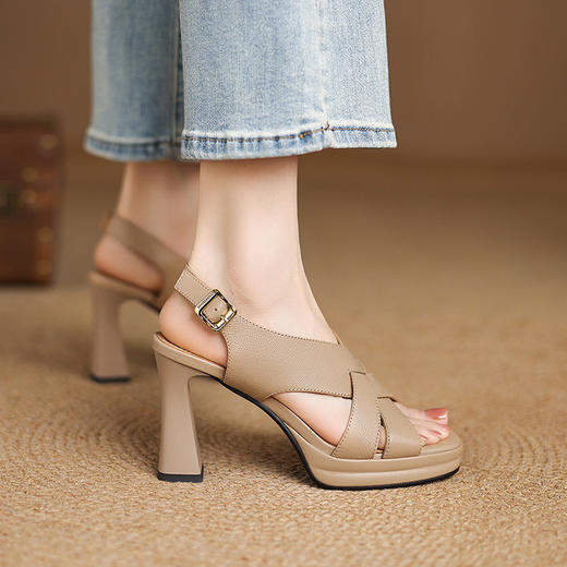 【预售5天】真皮防水台高跟露趾凉鞋女夏季新款粗跟厚底方头一字扣带罗马凉鞋DPJ&3013 商品图2