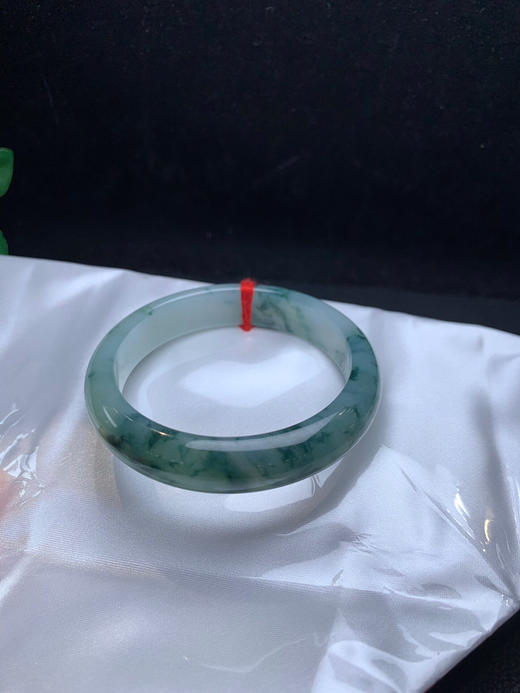 612818，57冰底飘花手镯。冰冰的，大半圈飘花、整体均匀干净 商品图4