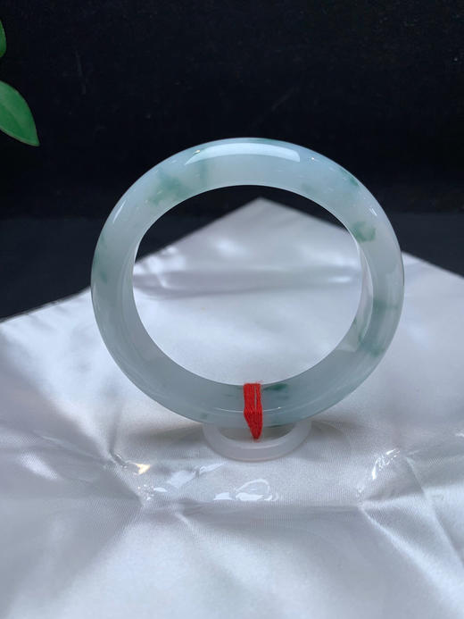 612816，54.8细糯飘花手镯，12.6-8mm，整体干净秀气，飘清新灵动蓝花，完美的，超值价💰17900 #优石客珠宝#香玉荟萃 商品图3