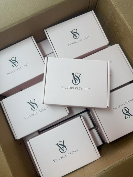 正品维多利亚的秘密无痕内裤，一盒三条装。单看包装就爱上了薄如纸片的冰丝内裤好穿到爆，巨巨巨好穿！！这内裤简直就是辣妹顶配！
一盒三条装 商品图11