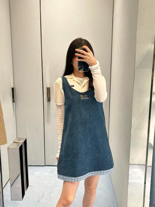 缪缪 25早春牛仔系列背心吊带裙格纹拼接（TM） 商品图3
