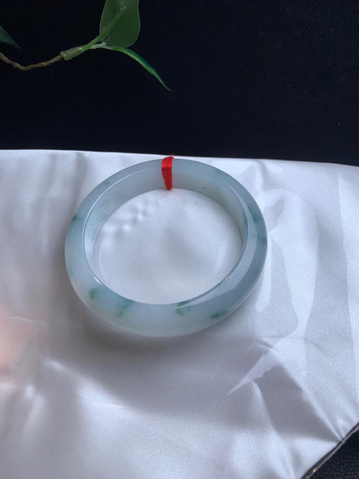 612816，54.8细糯飘花手镯，12.6-8mm，整体干净秀气，飘清新灵动蓝花，完美的，超值价💰17900 #优石客珠宝#香玉荟萃 商品图4