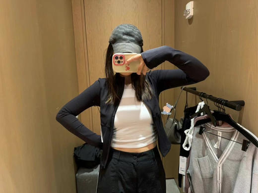 我愿称之为最显瘦的上衣 没有之一  上身秒瘦20斤的感觉！ 版型绝好  太有腰身了 airbursh 💰950rmb 商品图2