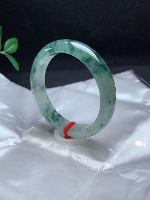 612818，57冰底飘花手镯。冰冰的，大半圈飘花、整体均匀干净 商品图2