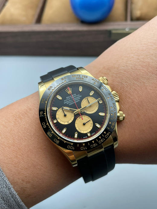 CLEAN厂/C厂劳力士116518  小恶魔 小怪兽➕胶带迪通拿 本次116519，购买两只同款水泥灰迪通拿开模 一只拆散抄数，另外一只备用，这个白金熊猫的数字刻度工艺异常复杂❕❕❕ 商品图7