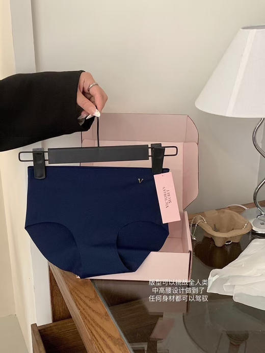 正品维多利亚的秘密无痕内裤，一盒三条装。单看包装就爱上了薄如纸片的冰丝内裤好穿到爆，巨巨巨好穿！！这内裤简直就是辣妹顶配！
一盒三条装 商品图7