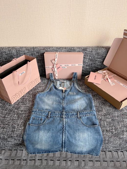 缪缪 25早春牛仔系列牛仔吊带背心连衣短裙（TM） 商品图9