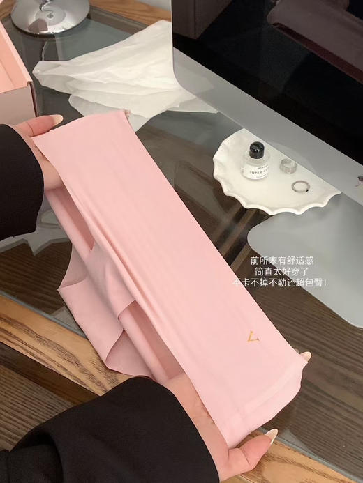 正品维多利亚的秘密无痕内裤，一盒三条装。单看包装就爱上了薄如纸片的冰丝内裤好穿到爆，巨巨巨好穿！！这内裤简直就是辣妹顶配！
一盒三条装 商品图9