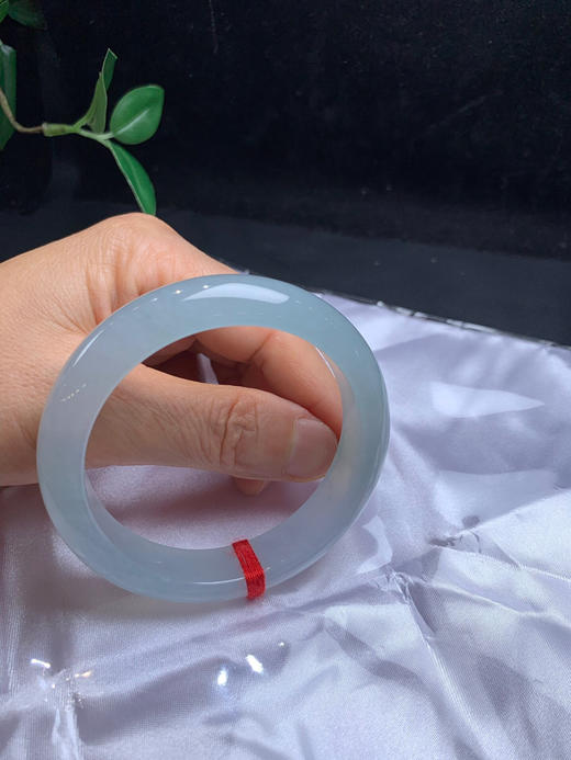 612817，55.8 冰晴绿手镯，冰冰，纯整体干净清爽，带些淡淡的绿底 商品图5