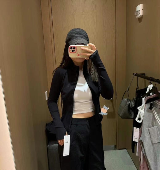 我愿称之为最显瘦的上衣 没有之一  上身秒瘦20斤的感觉！ 版型绝好  太有腰身了 airbursh 💰950rmb 商品图5