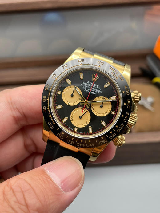 CLEAN厂/C厂劳力士116518  小恶魔 小怪兽➕胶带迪通拿 本次116519，购买两只同款水泥灰迪通拿开模 一只拆散抄数，另外一只备用，这个白金熊猫的数字刻度工艺异常复杂❕❕❕ 商品图2