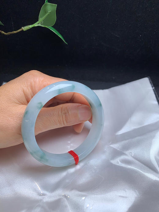 612816，54.8细糯飘花手镯，12.6-8mm，整体干净秀气，飘清新灵动蓝花，完美的，超值价💰17900 #优石客珠宝#香玉荟萃 商品图5