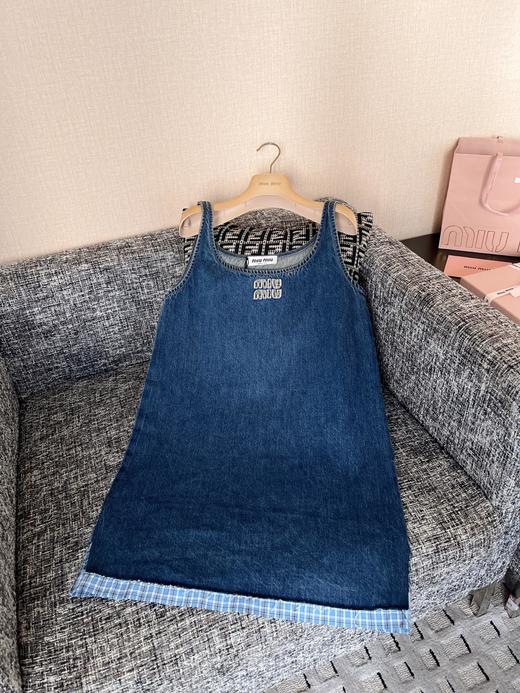 缪缪 25早春牛仔系列背心吊带裙格纹拼接（TM） 商品图9