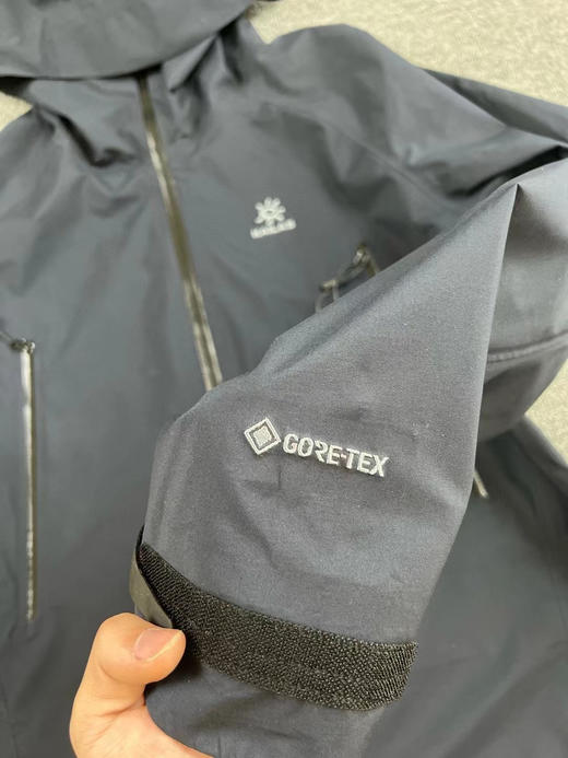 正品！凯乐石KAILAS  MONT LT系列 运动户外登山GTX硬壳轻量单层  防水防风冲锋衣 男女同款

尺码：s-2xl
颜色：曜石黑 岩石灰 商品图3