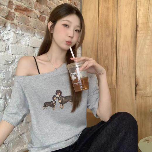 <曾小咸推荐>  珍珠项链腊肠狗斜肩T 日常价99/件 活动价69.99/件！！ 商品图0