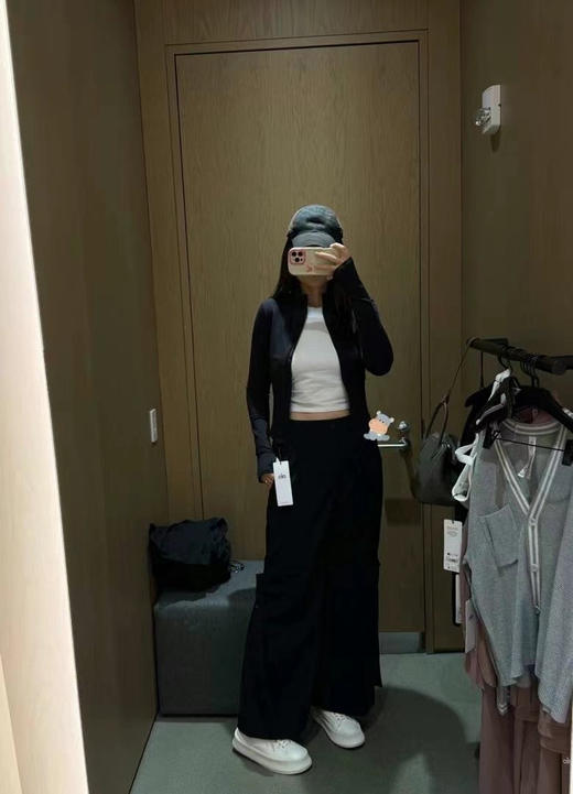 我愿称之为最显瘦的上衣 没有之一  上身秒瘦20斤的感觉！ 版型绝好  太有腰身了 airbursh 💰950rmb 商品图8